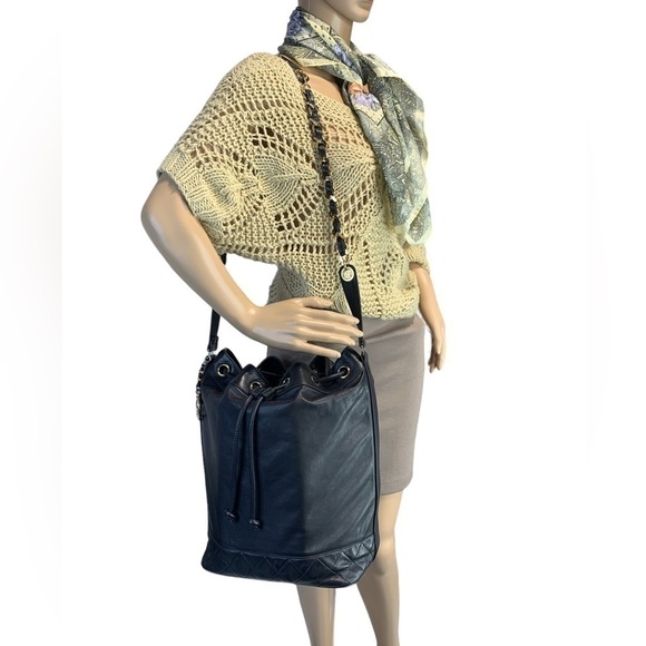 VINTAGE Chanel Bucket Bag - Picture 2 of 16